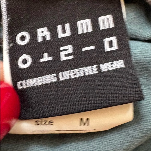 ORUMM Tuck Colorblock Pants - Picture 5 of 5